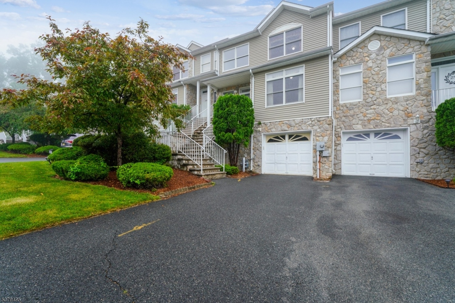 Glenmont Commons Townhome Listings for Sale in Parsippany NJ.