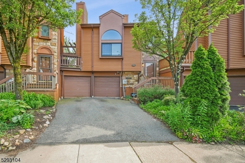 Townsquare Village Townhome Listings for Sale in Rockaway NJ