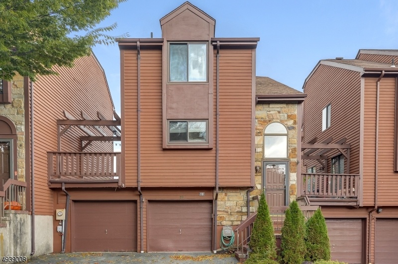 Townsquare Village Townhome Listings for Sale in Rockaway NJ