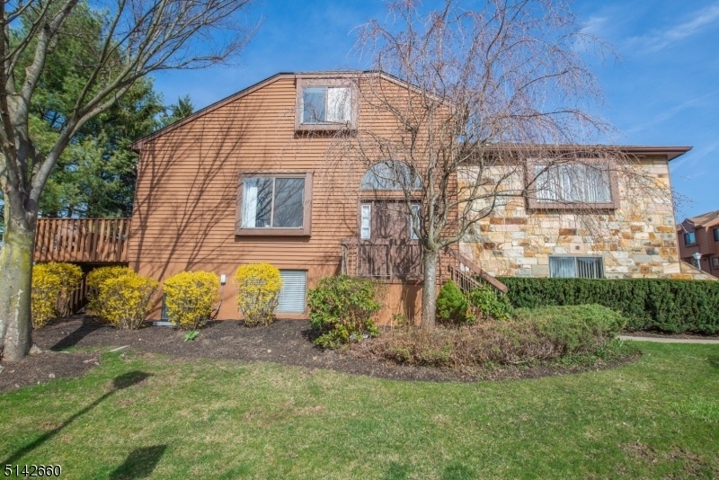 Townsquare Village Townhome Listings for Sale in Rockaway NJ