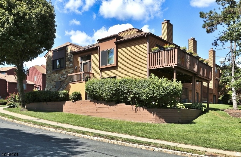 Townsquare Village Townhome Listings for Sale in Rockaway NJ