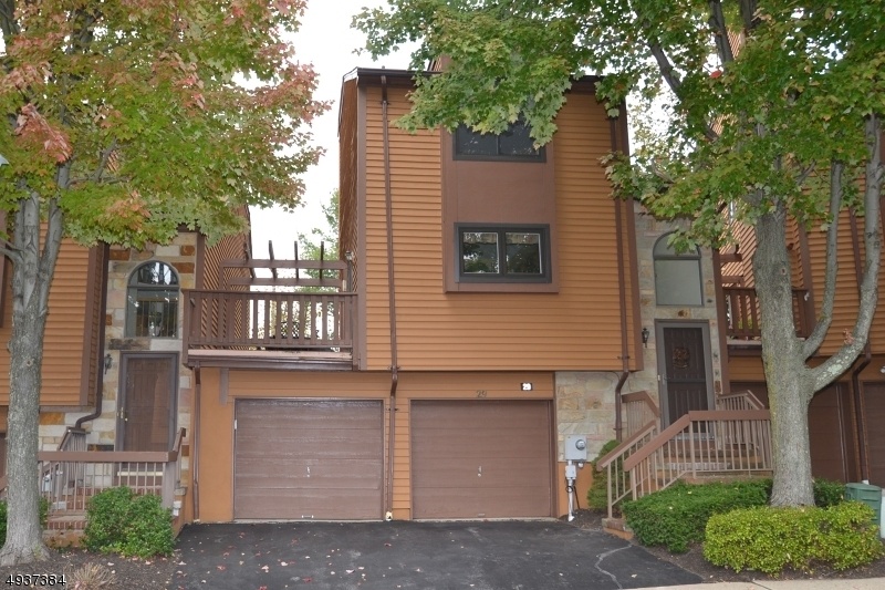 Townsquare Village Townhome Listings for Sale in Rockaway NJ