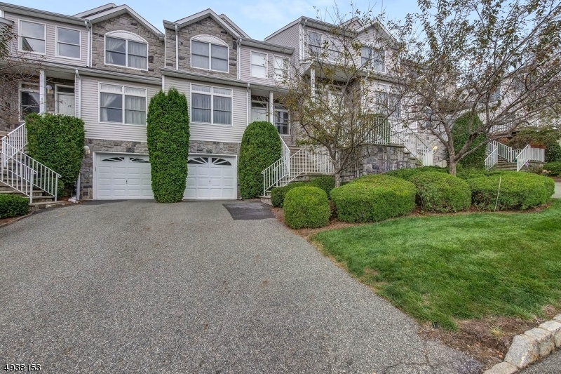Glenmont Commons Townhome Listings for Sale in Parsippany NJ.