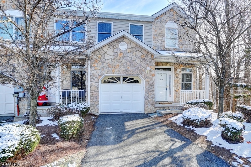 Glenmont Commons Townhome Listings for Sale in Parsippany NJ.